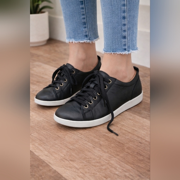 Vionic Shoes - Vionic Winny Black Leather Lace-Up Sneakers